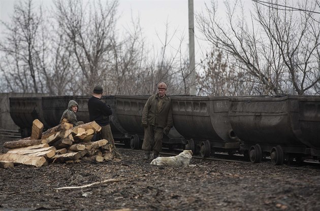 Muži došli. V ukrajinských uhelných dolech poprvé pracují ženy