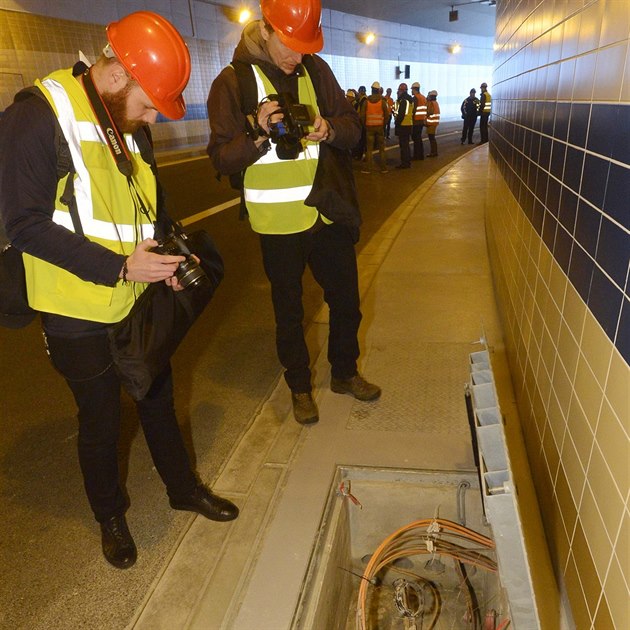 Poprvé umonily odborné firmy prohlídku pokozených kabel v tunelu Blanka....
