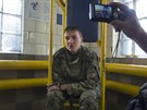 Ukrajinská pilotka Nadija Savenková po svém zadrení v Luhansku. (19. ervna...
