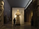 Asyrské sochy v bagdádském muzeu. Stoupenci Islámského státu zaali pomocí...