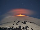 PROBUZENÁ SOPKA. Z chilské sopky Villarica se valí dým a láva. Kvli erupci...