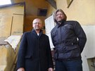 Akcionái pivovaru Pavel Prchal a Pavel Kuera na schodech Dominikánského dvora