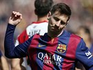 DALÍ GÓL. Gesto Lionela Messiho poté, co pomohl Barcelon gólem v utkání proti...