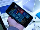 Microsoft Lumia 640 XL na veletrhu MWC v Barcelon