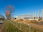Problematická stavba obchodního parku roste u Hradce Králové směrem na...