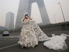 Kong Ning wears a wedding dress decorated with 999 face masks for...