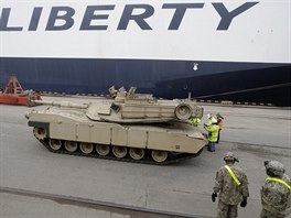 Hlavn bojov tank M1 Abrams americk armdy v riskm pstavu (Lotysko, 9....
