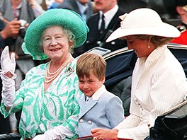 Královna matka, princ William a princezna Diana (Londýn, 13. června 1987)