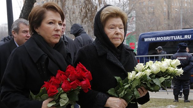 Na poheb Borise Nmcova dorazila i bval prvn dma Ruska Naina Jelcinov s dcerou. (3. bezna 2015)