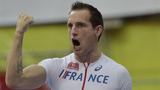 Renaud Lavillenie, favorit soute tyka slaví úspný pokus.