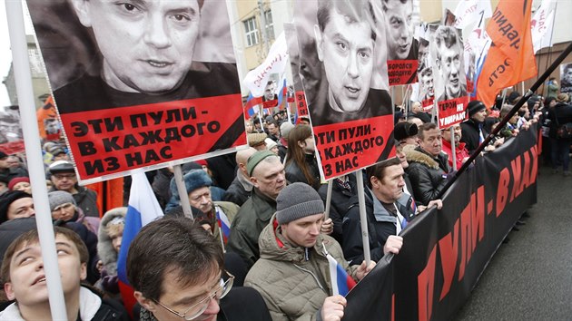 Smuten pochod za zabitho Borise Nmcova v Moskv (1. bezna 2015)