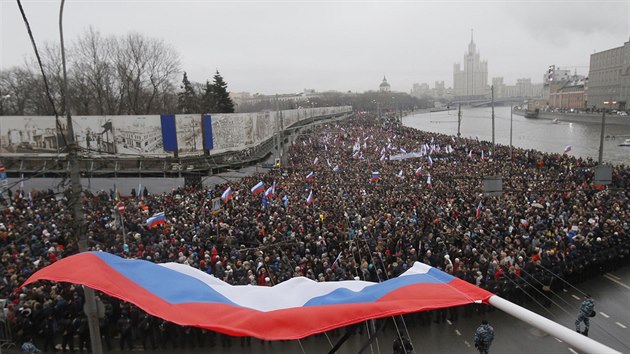 Pochod na uctn pamtky Nmcova v Moskv (1. bezna 2015).