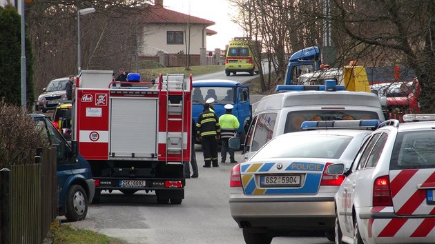 V obci Ostředek na Nymbursku se stala tragická nehoda, při níž se samovolně rozjela avia a přimáčkla svého řidiče na stojící nákladní vůz (9.3.2015)