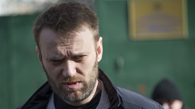 Ruský opoziční předák Alexej Navalnyj v pátek dopoledne opustil vězení (6. března)