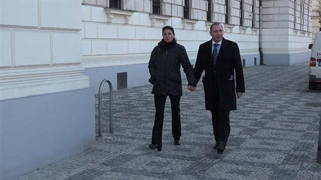 Petr Kott a Kateřina Kottová přicházejí k soudu (3. 3. 2015)