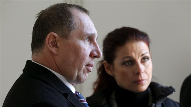 Petr Kott se svou ženou Kateřinou před jednáním Krajského soudu v Praze. (3. března 2015)