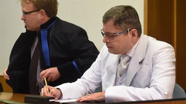 Karel Šimko před vyhlášením rozsudku Krajského soudu v Ostravě. (4. března 2015)