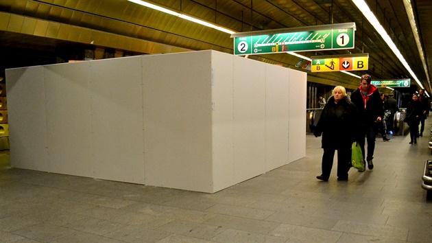 Ve stanici metra Mstek se stav vtah pro bezbarirov pstup.