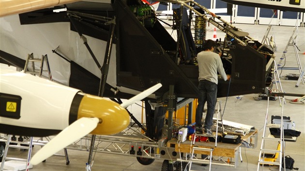 Solar Impulse 2 na letiti Payerne v jnu 2014