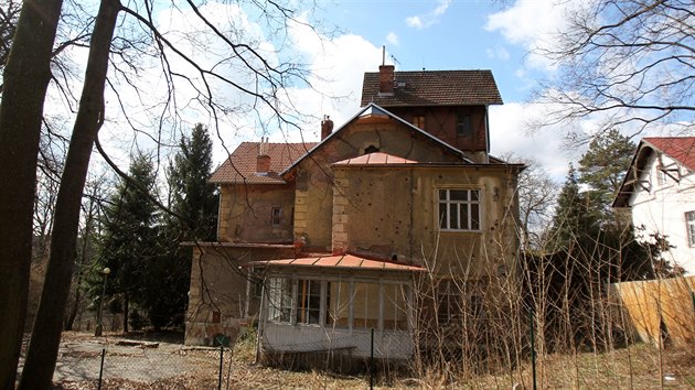 Pamtkov chrnn Arnoldova vila je od poloviny roku 2012 nevyuvan (4. bezna 2015).