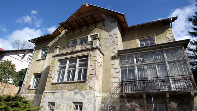 Památkově chráněná Arnoldova vila je od poloviny roku 2012 nevyužívaná (4. března 2015).