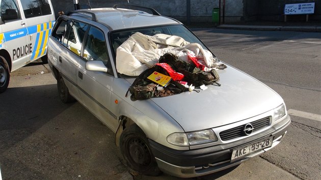 Opil idi jinmu urazil v Hornch Poernicch zrctko. Pokozen pak provinilce pronsledoval.