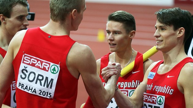 BRONZOV TYKA. Jan Tesa, Patrik orm, Pavel Maslk a Daniel Nmeek po zvodu tafet na HME v Praze.