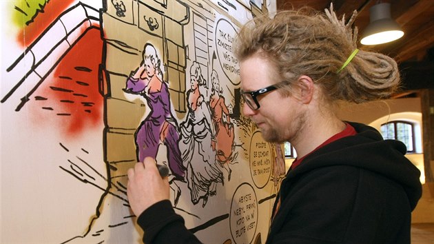 Umělec Petr Novák tvoří na zeď olomoucké Korunní pevnůstky, kde vzniká nová Pevnost poznání, komiks s tematikou z minulosti tohoto opevnění.