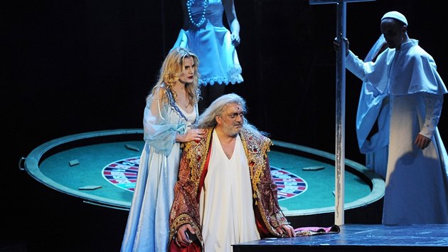 Leona Machlkov a Daniel Hlka v muziklu Dracula