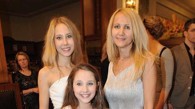 Šárka Grossová a její dcery Denisa a Natálie (9. dubna 2014)
