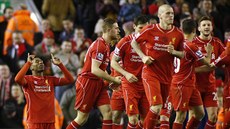 Fotbalisté Liverpoolu slaví branku v duelu s Burnley.