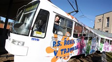 Nová brn�nská tramvaj, do které budou moci lidé psát vzkazy.
