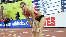 ZKLAMÁNÍ. Atletka Zuzana Hejnová vypadla v závod na 800 metr na halovém...