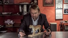 Marek Daniel v hlavní roli seriálu sitcom� Kancelá� Blaník