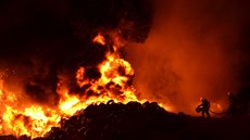 Zásah hasi u poáru skládky v Druzcov.