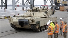 Hlavní bojový tank M1 Abrams americké armády v rižském přístavu (Lotyšsko, 9....