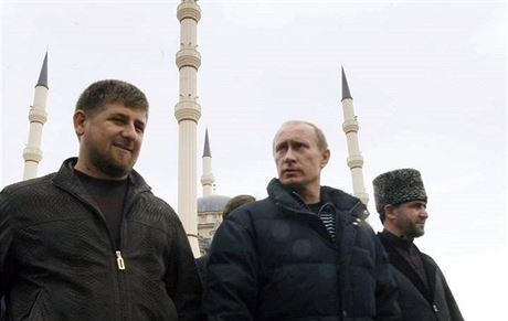 eenský prezident Ramzan Kadyrov s ruským premiérem Putinem v Grozném (16....