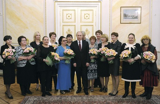 Ruský prezident Vladimir Putin oslavil v Kremlu Mezinárodní den en (8. bezna...