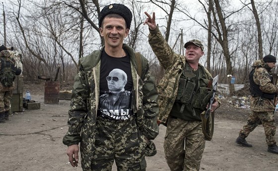 Proruští separatisté u vesnice Čornuchyne  (12. března 2015)