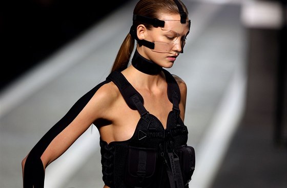 Modelka Karlie Klossová na pehlídce kolekce Alexander Wang x H&M, která...