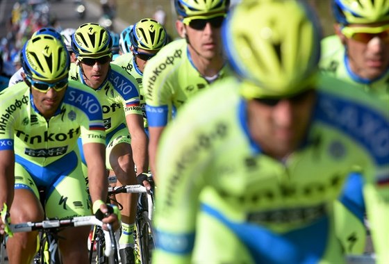 Cyklista Roman Kreuziger v barvách týmu Tinkoff-Saxo. 