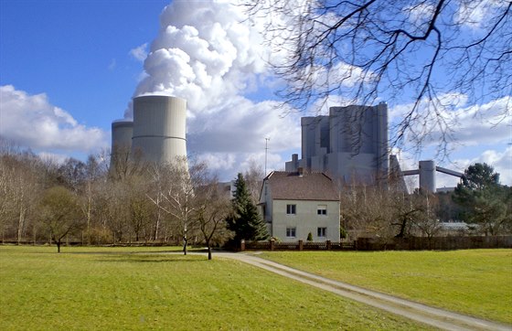Hnědouhelná elektrárna Schwarze Pumpe (Černá pumpa) uvedená do provozu v roce...