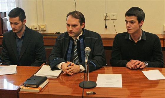 Nikolas Agoratsios (vpravo) a Patrik Kaifá v jednací síni. V ervenci roku...