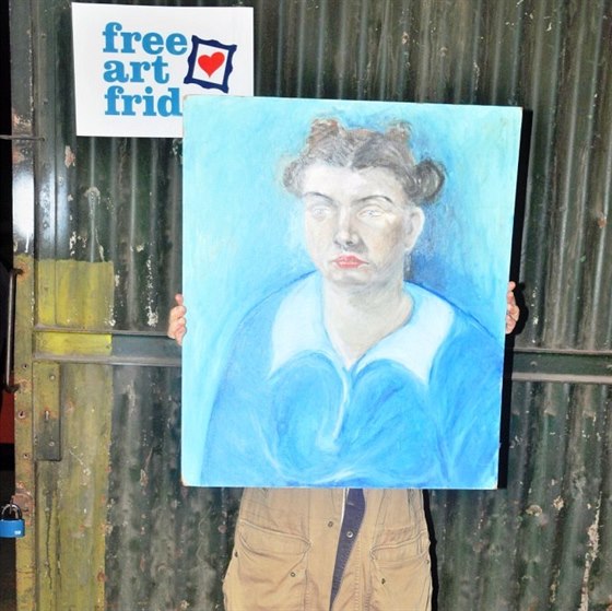 První Free Art Friday se konal na ikovském nákladovém nádraí.