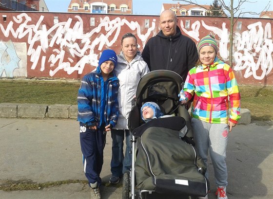 Denisa a Duan Gruberovi s dcerou Alenkou a syny Honzíkem a Pepíkem.