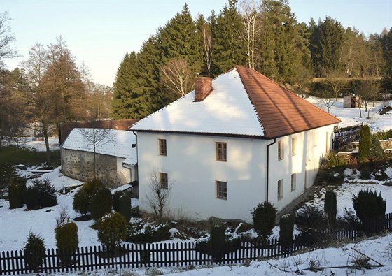 Rodině maminky Alfonse Muchy patříval mlýn v budišovské místní části Kundelov.