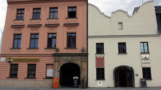 Ředitel prostějovského muzea čelil opakovaně kritice mimo jiné kvůli Kavárně ve Špalíčku. Nejdřív vyhnal původní provozovatele, pak pro podnik najal svou manželku.