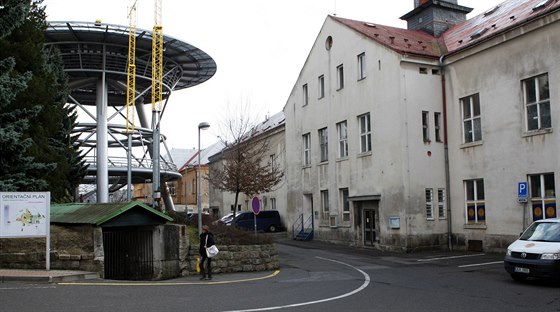 Dnení staré budovy, které by pi pestavb nemocnice ekala demolice.