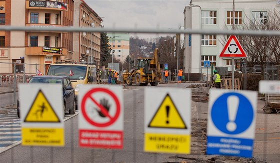 Snímek je z loňských oprav okružní křižovatky Slávie na Pražské ulici v Náchodě.
