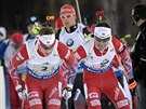 JE. Ole Einar Björndalen (vpravo)  a Tarjei Bö. Norská tafeta si nakonec...